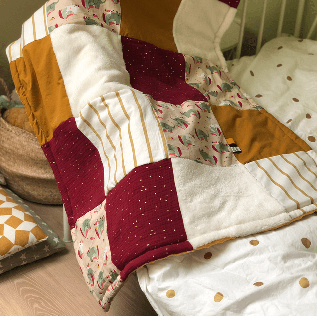 Couverture patchwork bébé moutarde/bordeaux